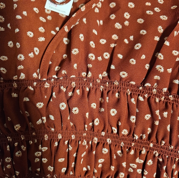 Francesca's collection, floral top long-sleeved, size medium nwt - Picture 4 of 8
